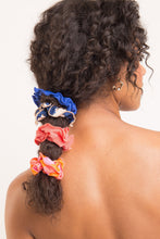Load image into Gallery viewer, Image 02: Rio De Sol Chouchou Pottery Scrunchie
