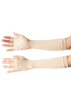 Load image into Gallery viewer, Model Front: Uv Line Gants Long Glove Chocolate Upf50+
