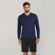 Load image into Gallery viewer, Model Front: Uv Line Fitness Haut Sport Fit Mas Ml Marinho Upf50+
