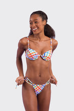 Load image into Gallery viewer, Model Front: Rio De Sol Bas Bottom Square Pipa
