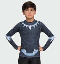 Load image into Gallery viewer, Model Front: Uv Line T-Shirt Acqua Pantera Negra V20 Ml Inf Estampa

