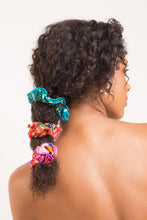 Load image into Gallery viewer, Image 03: Rio De Sol Chouchou Rain Scrunchie
