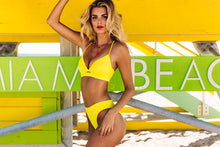 Load image into Gallery viewer, Image 04: Luli Fama Bas Bottom Laced Glowstick Orillas
