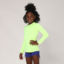 Load image into Gallery viewer, Model Front: Uv Line T-Shirt Camiseta Uvlight Amarelo Fluor Spf50+
