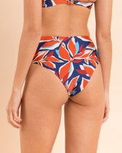 Load image into Gallery viewer, Image 11: Rio De Sol Bas Bottom Leaves Hotpants
