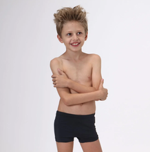 Load image into Gallery viewer, Model Front: Uv Line Maillot De Bain Garçon Trunks Kids F Inf Black Upf50+
