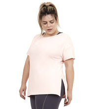 Load image into Gallery viewer, Model Front: Alto Giro Fitness Haut T-Shirt Skin Fit Silk Gola Plus Rosa Respire
