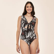 Load image into Gallery viewer, Model Front: Uv Line Une Pièce Mirela Coqueiros Bege Upf50+
