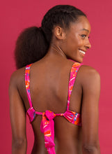 Load image into Gallery viewer, Image 12: Rio De Sol Haut Top Flavors Halter-Marina
