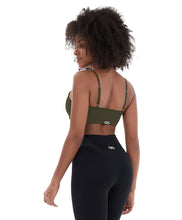Load image into Gallery viewer, Model Back: Alto Giro Fitness Haut Top Sem Costura Essential Verde Kalamata
