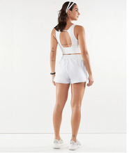 Load image into Gallery viewer, Model Back: Alto Giro Fitness Bas Shorts Bahamas Branco
