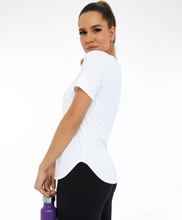Load image into Gallery viewer, Model Back: Alto Giro Fitness Haut T-Shirt Skin Fit Inspiracional Branco Optico
