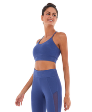 Load image into Gallery viewer, Image 04: Alto Giro Fitness Haut Top Staff Alcinha Dupla Face Azul Movement
