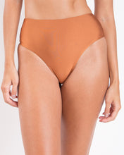 Load image into Gallery viewer, Gallery: Rio De Sol Bas Bottom Nocciola Hotpants
