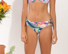 Load image into Gallery viewer, Image 07: Rio De Sol Bas Bottom Fresh-Day Madrid
