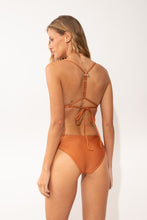 Load image into Gallery viewer, Model Back: Rio De Sol Bas Bottom Shimmer-Nocciola Essential-Comfy
