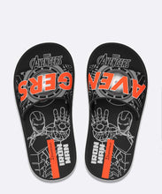 Load image into Gallery viewer, Model Front: Ipanema Tongs Ipanema Avengers Slide Preto Cinza Laranja
