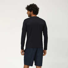 Load image into Gallery viewer, Model Back: Uv Line T-Shirt Longsleeve Uvpro Preto
