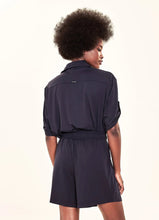 Load image into Gallery viewer, Model Back: Uv Line Fitness Bas Shorts Fem Basic Black Upf50+
