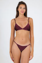 Load image into Gallery viewer, Model Front: Rio De Sol Ensemble Set Barolo Tri-Fixo California
