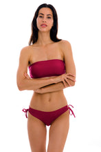 Load image into Gallery viewer, Model Front: Rio De Sol Ensemble Set Uv-Desejo Bandeau-Reto Madrid
