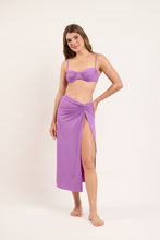 Load image into Gallery viewer, Model Front: Rio De Sol Jupe De Page Bio-Floreira Long Skirt Knot
