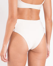 Load image into Gallery viewer, Image 05: Rio De Sol Bas Bottom Malibu-Natural Highwaist-Spin
