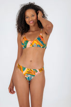 Load image into Gallery viewer, Model Front: Rio De Sol Ensemble Set El-Arco Bralette Essential-Comfy
