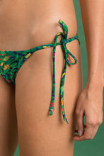 Load image into Gallery viewer, Image 08: Rio De Sol Ensemble Set Wilds Tri-Fixo Cheeky-Tie
