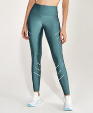Load image into Gallery viewer, Model Front: Alto Giro Fitness Bas Legging Atlanta Fitas Refletivas Verde Strong
