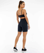 Load image into Gallery viewer, Model Back: Alto Giro Fitness Bas Bermuda Hyper Com Bolsos Laterais Preto
