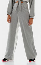 Load image into Gallery viewer, Model Front: Alto Giro Fitness Bas Calca Bicolore Pantalona Cinza
