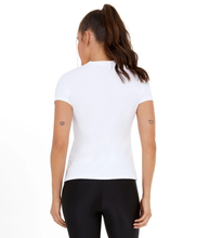 Load image into Gallery viewer, Model Back: Alto Giro Fitness Haut T-Shirt Skin Fit Make It Fun Branco Optico
