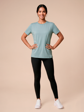 Load image into Gallery viewer, Model Front: Uv Line Haut De Plage T-Shirt Uvpro Fem Green Water Upf50+

