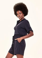 Load image into Gallery viewer, Image 03: Uv Line Fitness Bas Shorts Fem Basic Black Upf50+
