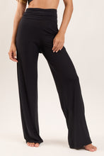 Load image into Gallery viewer, Gallery: Rio De Sol Pantalon De Plage Black Pants Knot
