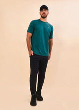 Load image into Gallery viewer, Model Front: Uv Line T-Shirt Pour Homme T-Shirt New Fit Masc Petroleo Upf50+
