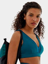 Load image into Gallery viewer, Model Front: Alto Giro Fitness Haut Top Up Co2 Com Recortes Atlanta Azul
