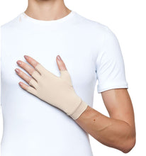 Load image into Gallery viewer, Model Front: Uv Line Gants Short Glove Beige
