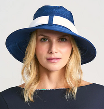 Load image into Gallery viewer, Model Front: Uv Line Chapeau Souple/Capeline Paris Ville Azul/Branco
