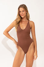 Load image into Gallery viewer, Model Front: Rio De Sol Une Pièce Sand-Cappuccino Sunny
