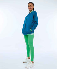 Load image into Gallery viewer, Image 02: Alto Giro Fitness Haut Jaqueta Aerofit Bomber Com Punhos Verde Deep Lagon
