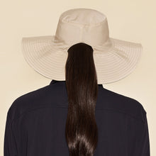 Load image into Gallery viewer, Model Back: Uv Line Chapeau Souple/Capeline San Diego Areia Kaki Upf50+
