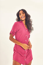 Load image into Gallery viewer, Image 04: Uv Line Chemise Shirtdress Copenhagen Fem Fucsia Upf50+
