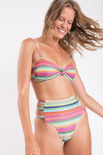 Load image into Gallery viewer, Image 06: Rio De Sol Ensemble Set Supercolor Bandeau-Joy Highwaist-Spin
