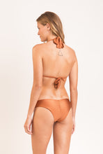 Load image into Gallery viewer, Model Back: Rio De Sol Bas Bottom Nocciola Mel
