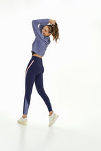 Load image into Gallery viewer, Model Back: Alto Giro Fitness Haut Blusa Crimp Gola Alta Azul Heron

