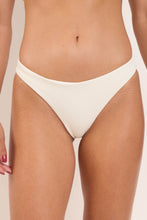 Load image into Gallery viewer, Gallery: Rio De Sol Bas Bottom Sand-Chantilly Essential-Comfy
