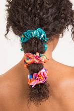 Load image into Gallery viewer, Image 04: Rio De Sol Chouchou Rain Scrunchie
