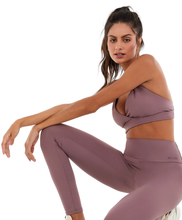 Load image into Gallery viewer, Image 02: Alto Giro Fitness Haut Top Dupla Face Up Co2 Tira Costas Marrom Taupe
